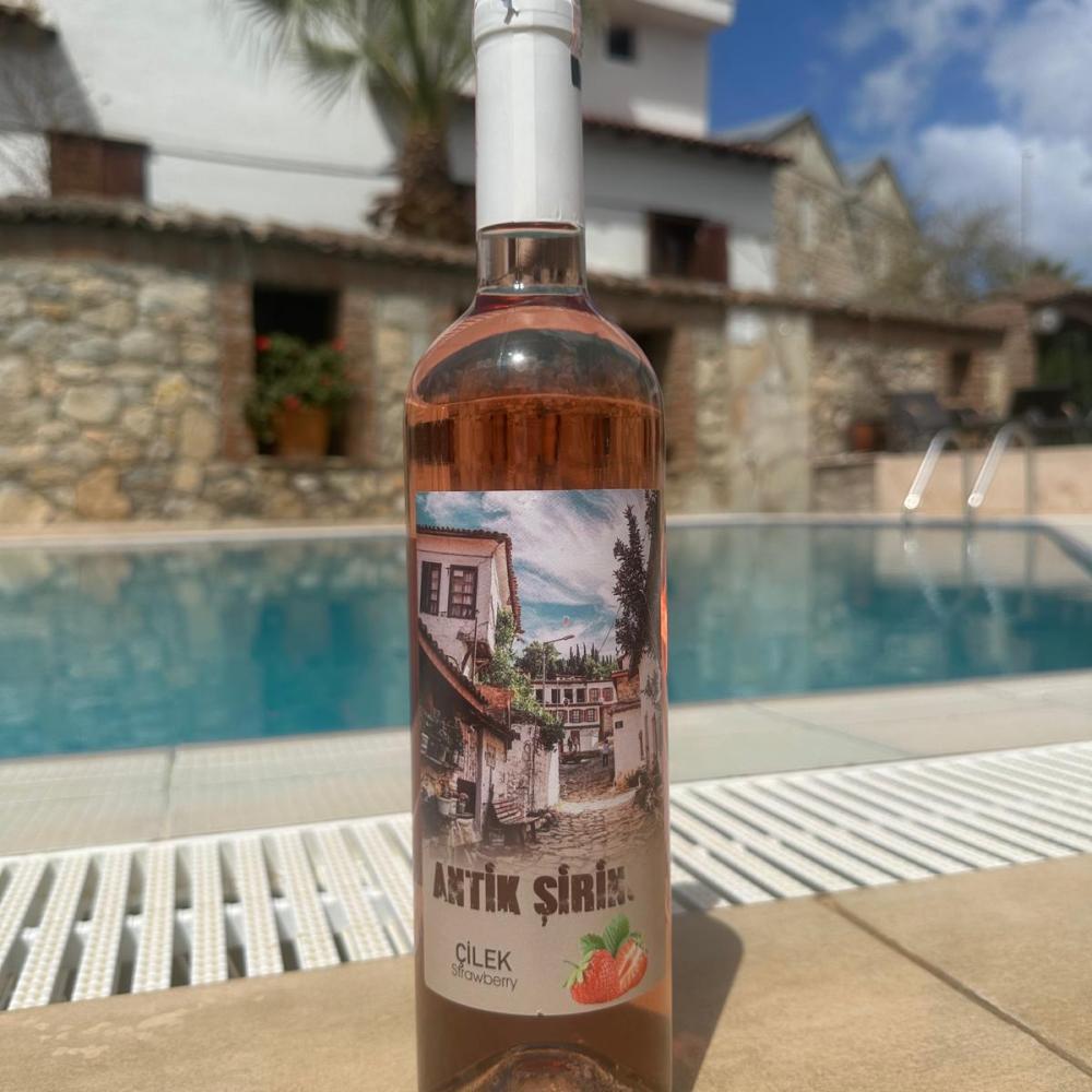 Antik Çilek (75cl)